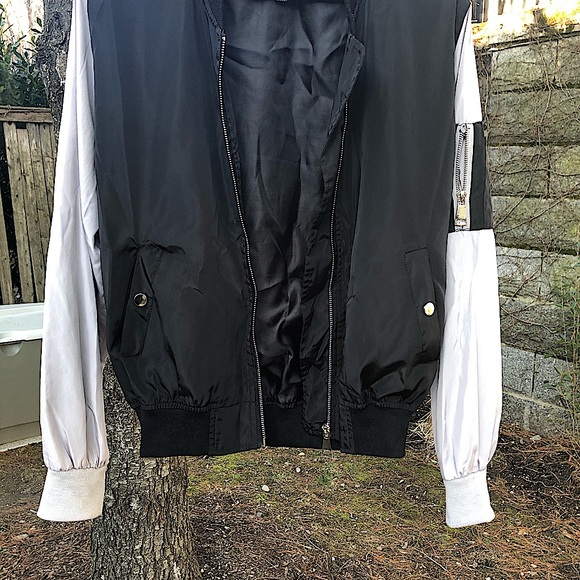 LIGHTWEIGHT COLORBLOCK BOMBER - Picture 10 of 12